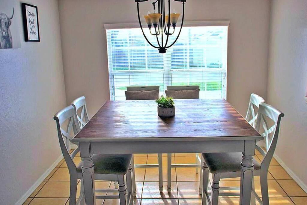 Spacious 4-bedroom 2-bath Abode Holiday home Winter Haven