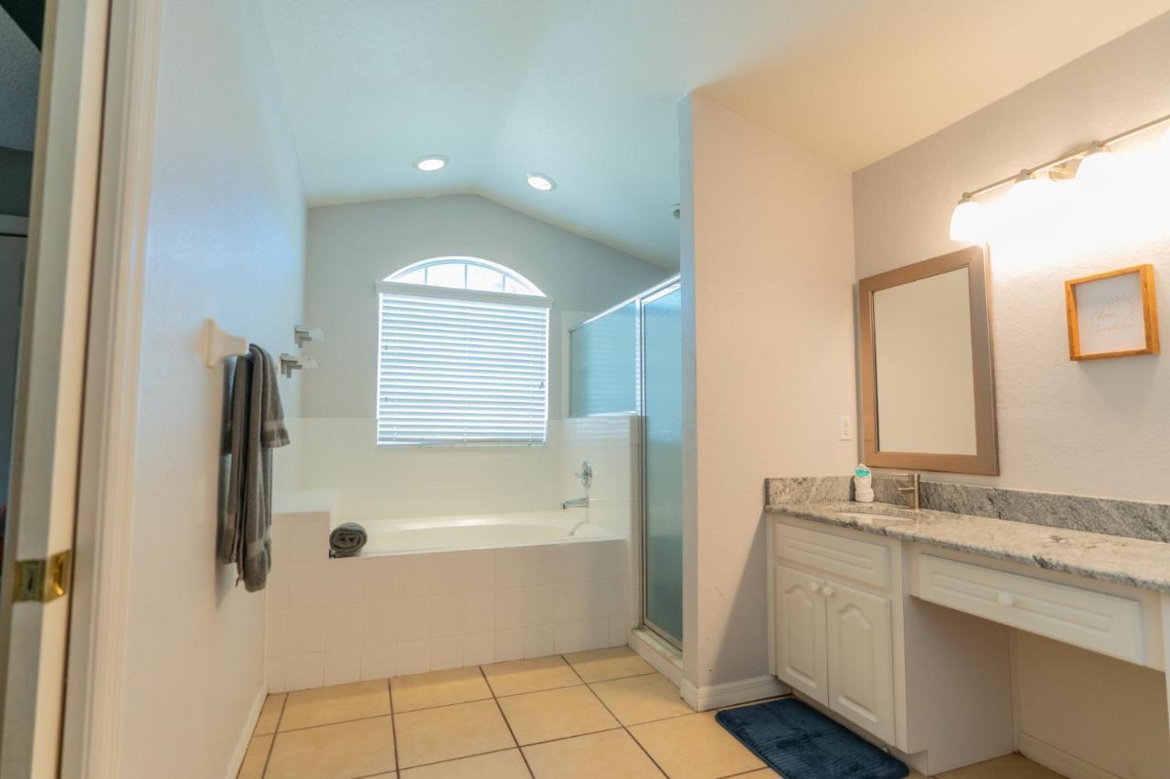 Spacious 4-bedroom 2-bath Abode * Winter Haven