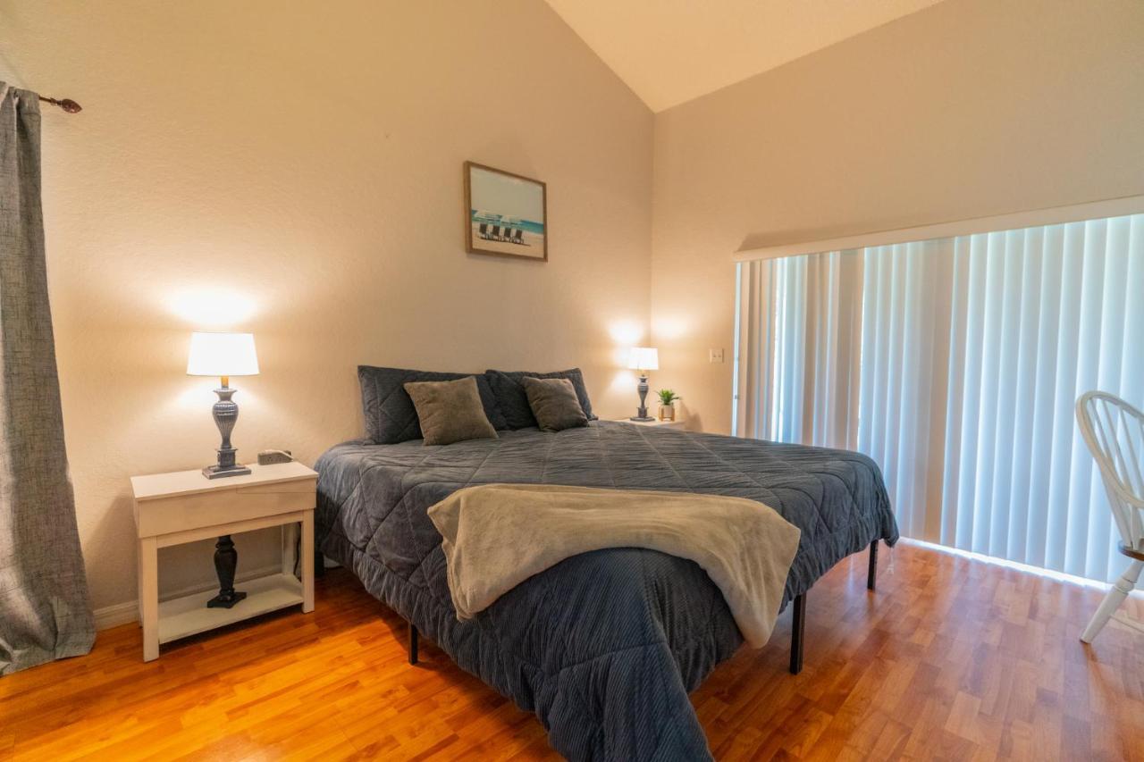 Spacious 4-bedroom 2-bath Abode * Winter Haven